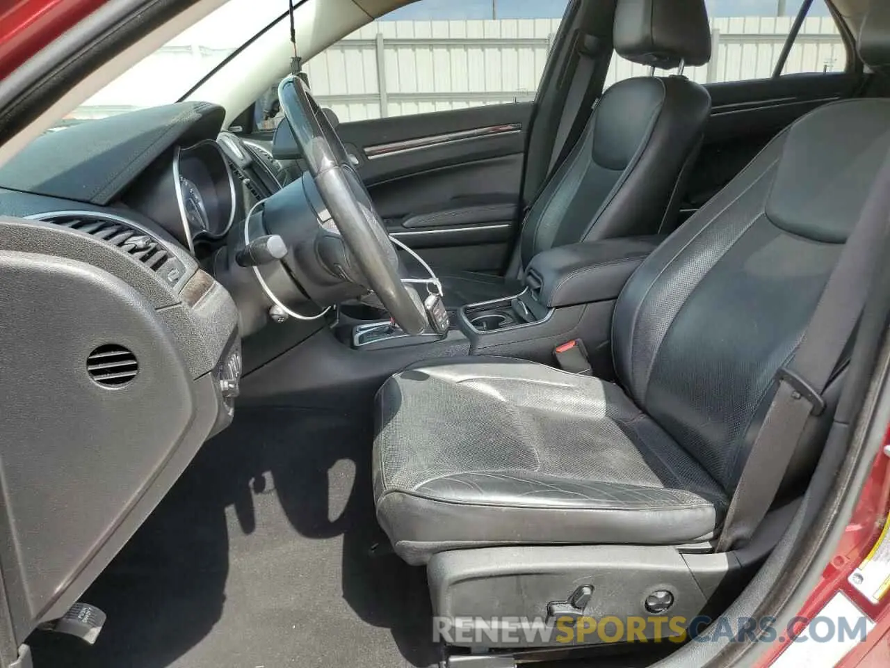 7 Photograph of a damaged car 2C3CCAEG1KH555560 CHRYSLER 300 2019