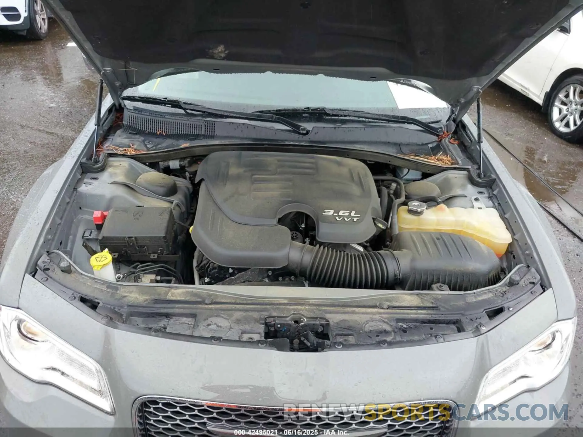 10 Photograph of a damaged car 2C3CCAEG2KH527931 CHRYSLER 300 2019