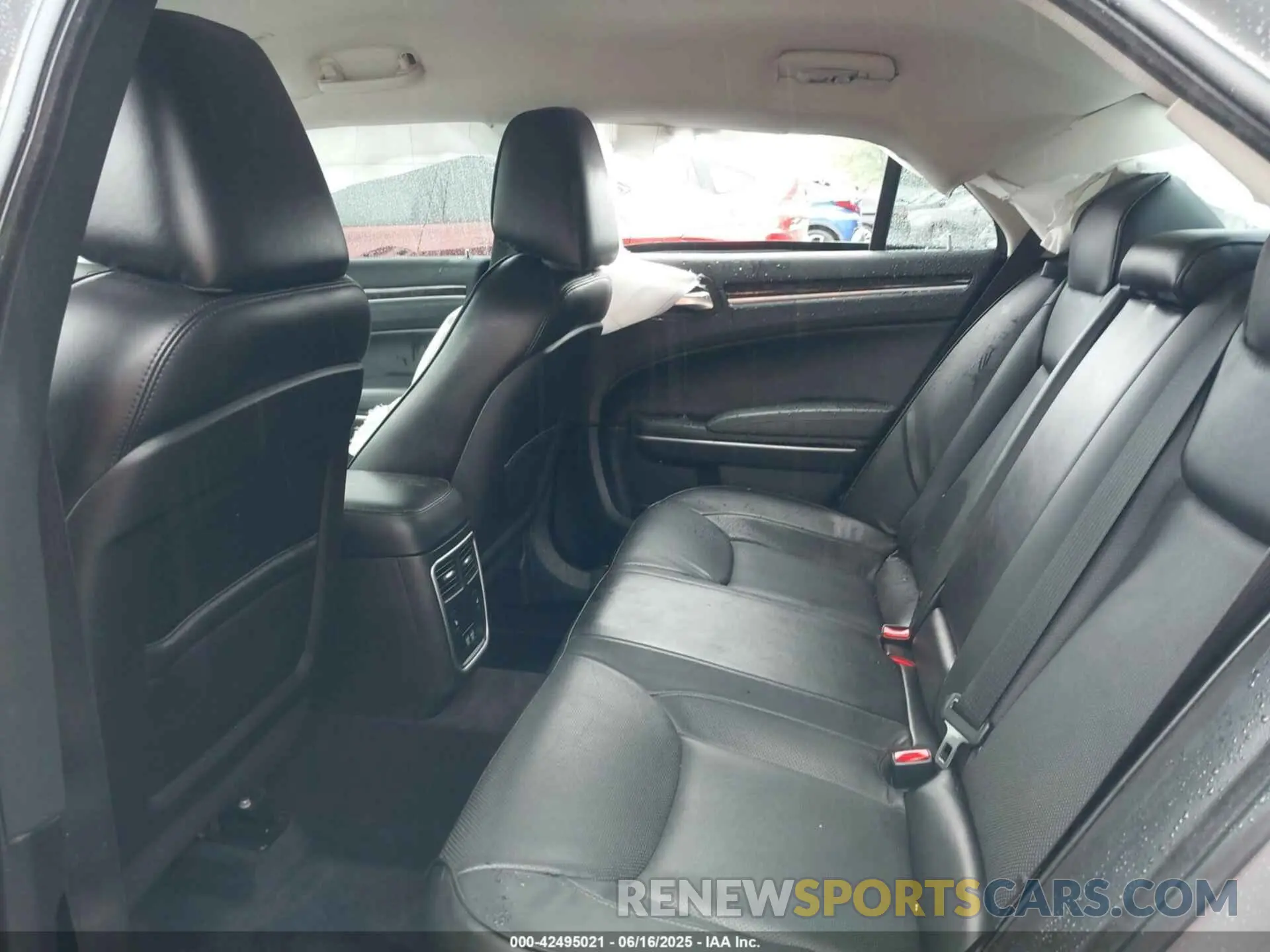 8 Photograph of a damaged car 2C3CCAEG2KH527931 CHRYSLER 300 2019