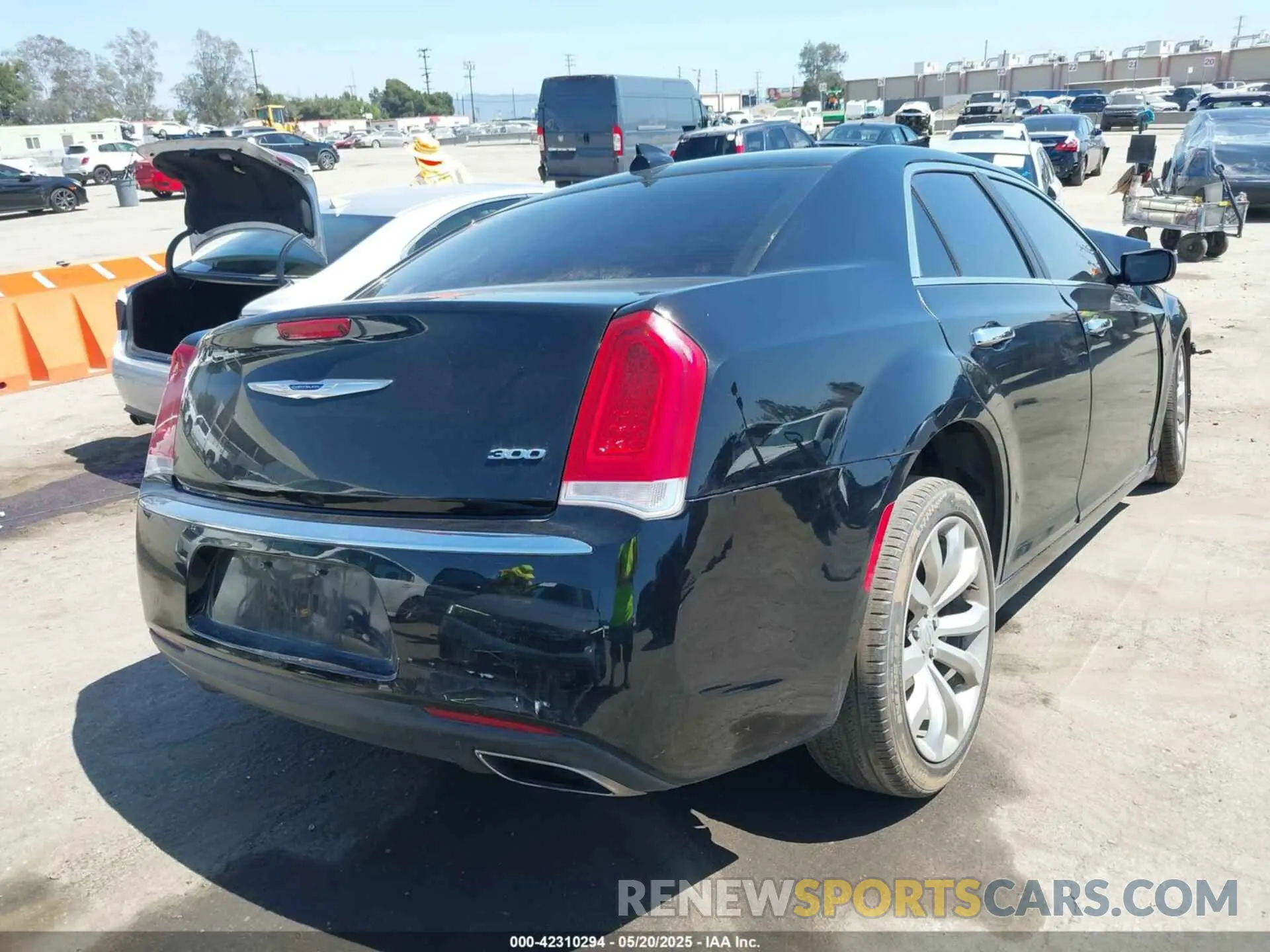 4 Photograph of a damaged car 2C3CCAEG2KH528304 CHRYSLER 300 2019