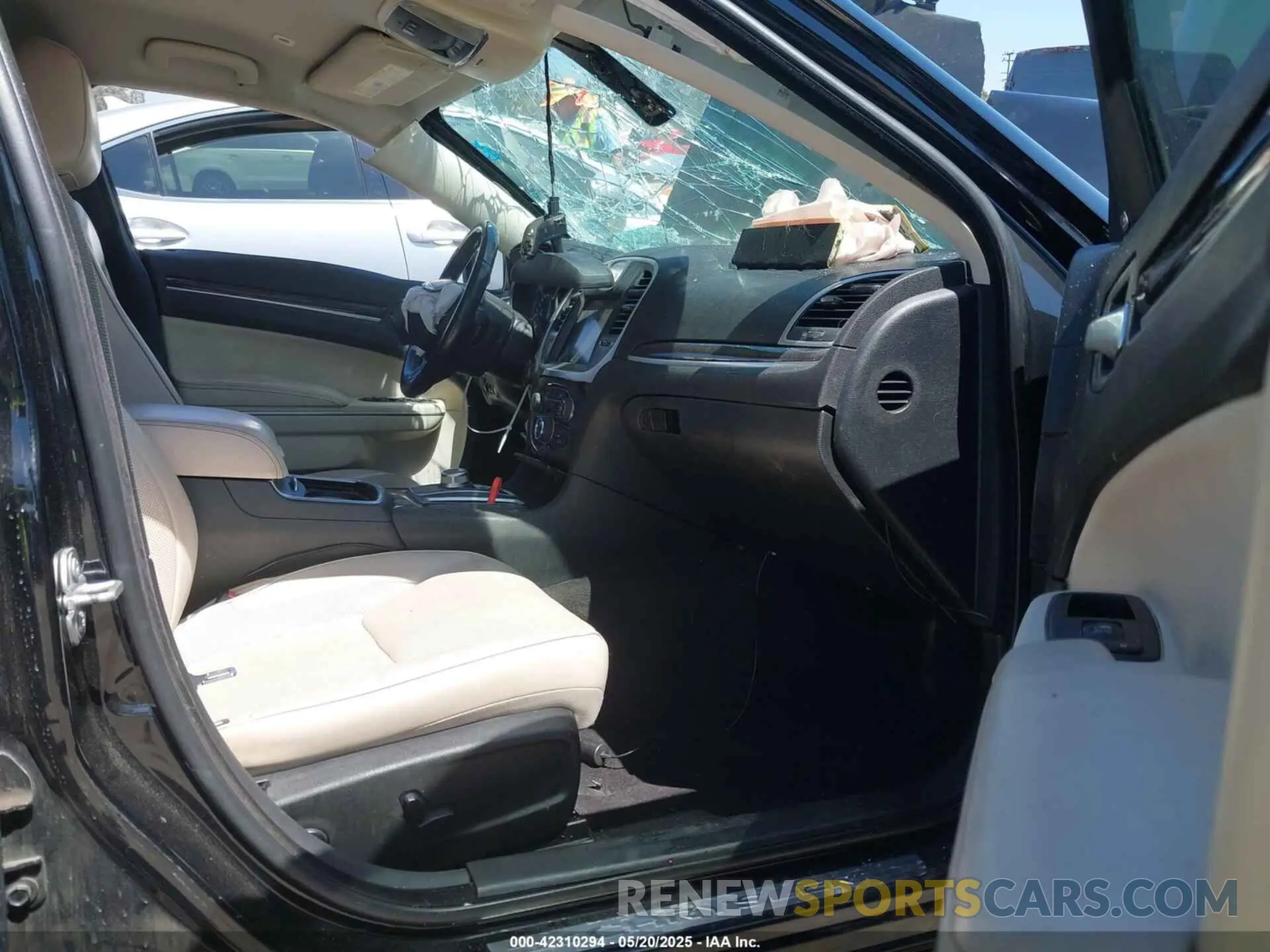 5 Photograph of a damaged car 2C3CCAEG2KH528304 CHRYSLER 300 2019