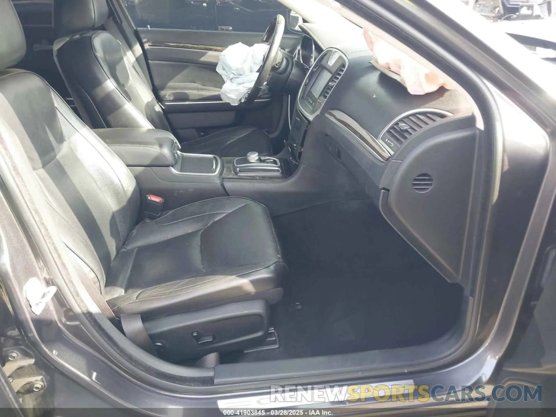 5 Photograph of a damaged car 2C3CCAEG2KH634218 CHRYSLER 300 2019