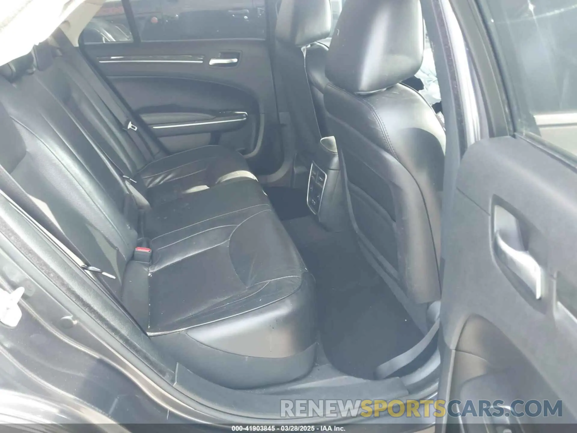 8 Photograph of a damaged car 2C3CCAEG2KH634218 CHRYSLER 300 2019