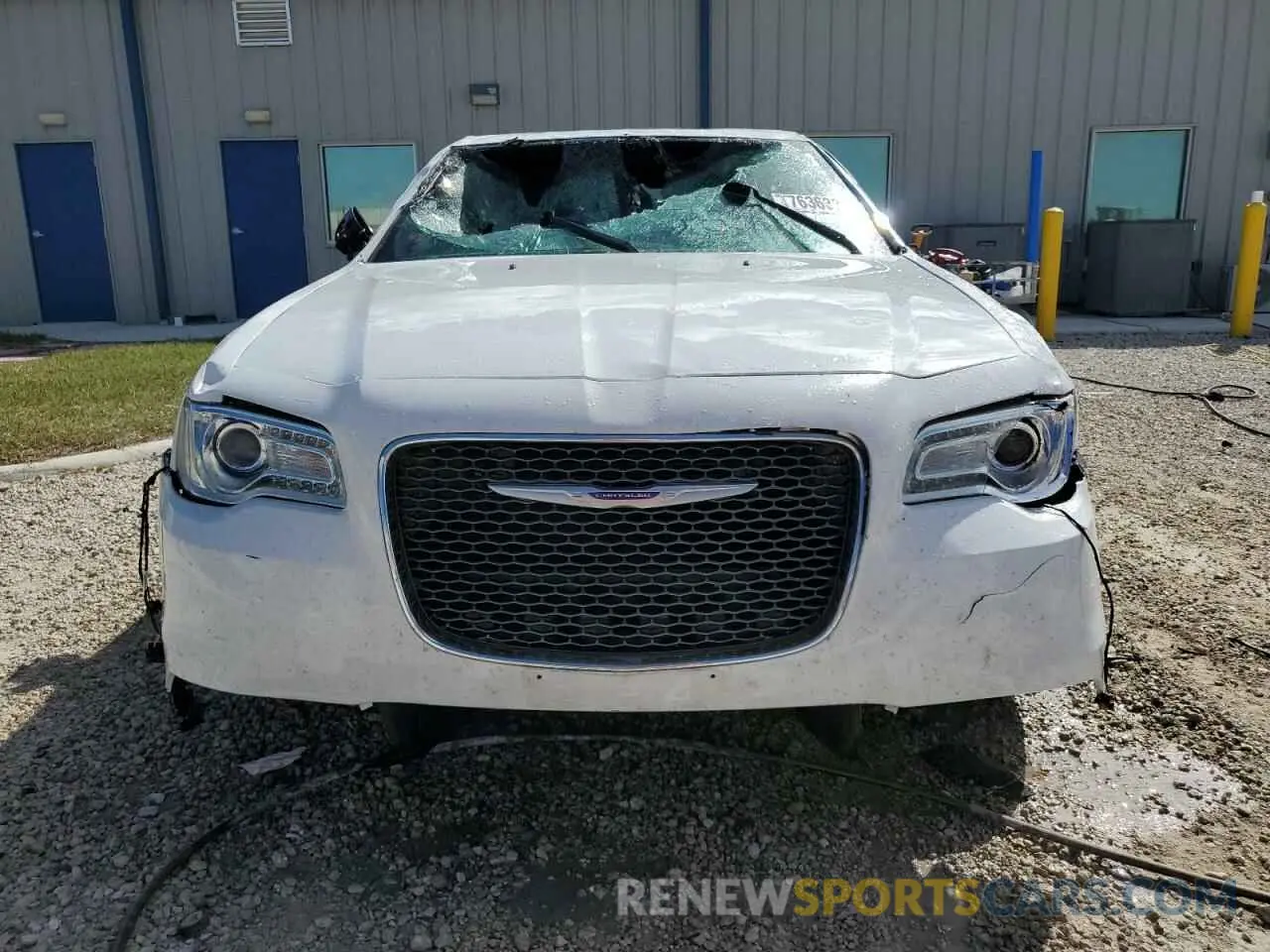 5 Photograph of a damaged car 2C3CCAEG2KH698078 CHRYSLER 300 2019