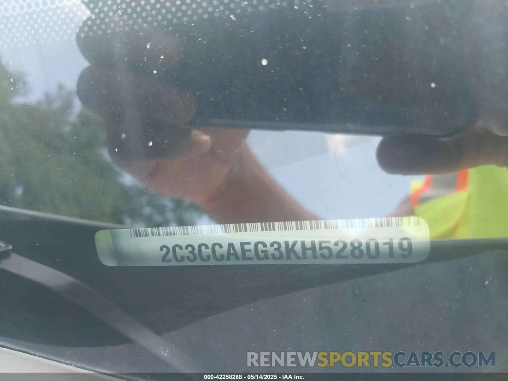 9 Photograph of a damaged car 2C3CCAEG3KH528019 CHRYSLER 300 2019