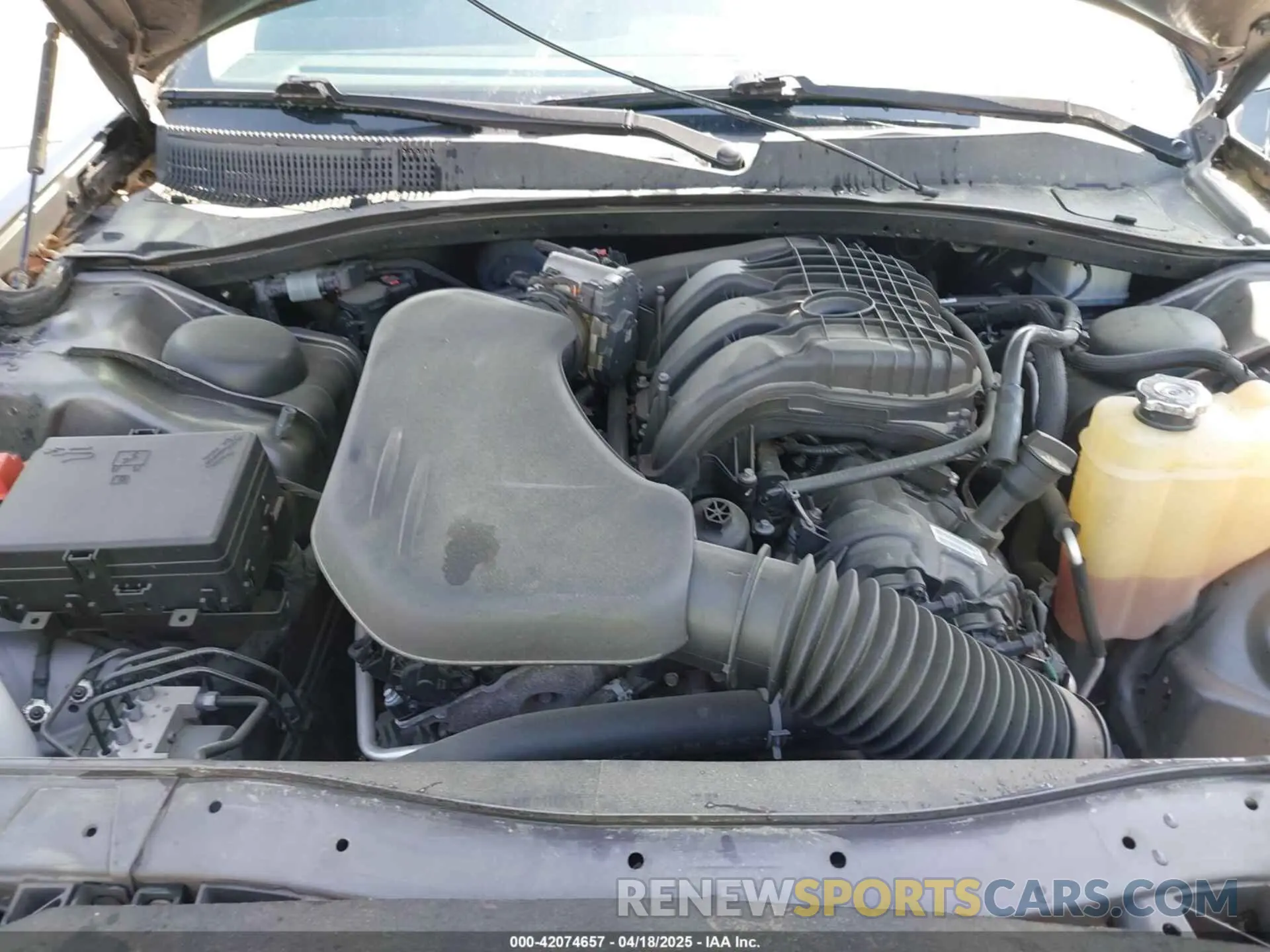 10 Photograph of a damaged car 2C3CCAEG3KH528585 CHRYSLER 300 2019
