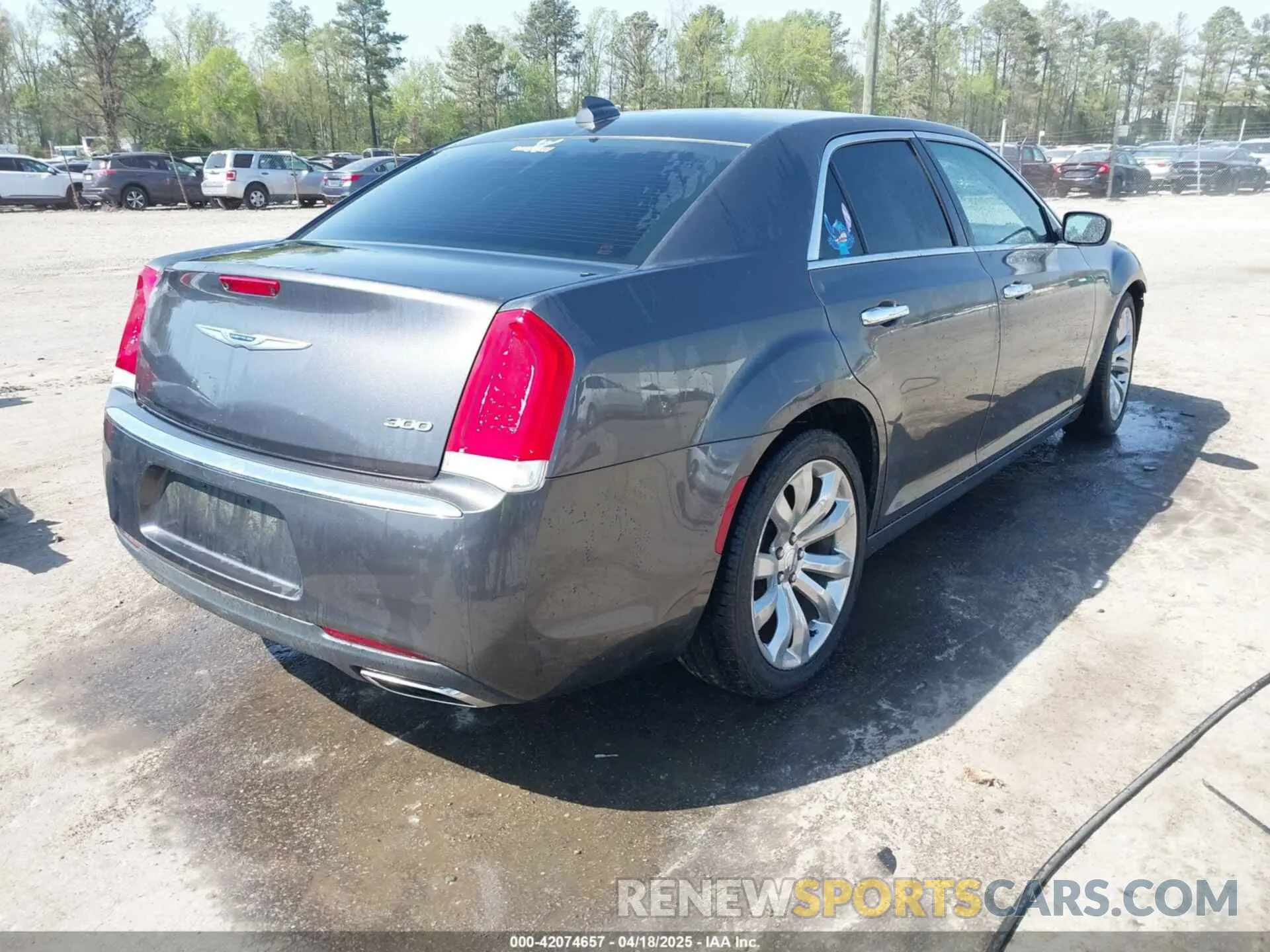 4 Photograph of a damaged car 2C3CCAEG3KH528585 CHRYSLER 300 2019