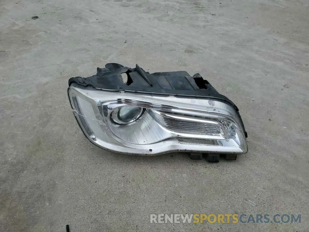 12 Photograph of a damaged car 2C3CCAEG3KH585899 CHRYSLER 300 2019