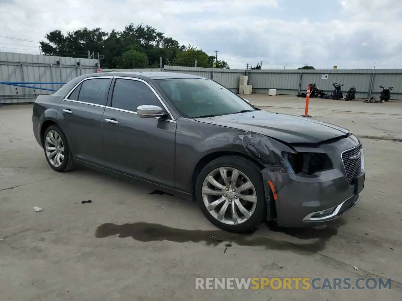 4 Photograph of a damaged car 2C3CCAEG3KH585899 CHRYSLER 300 2019