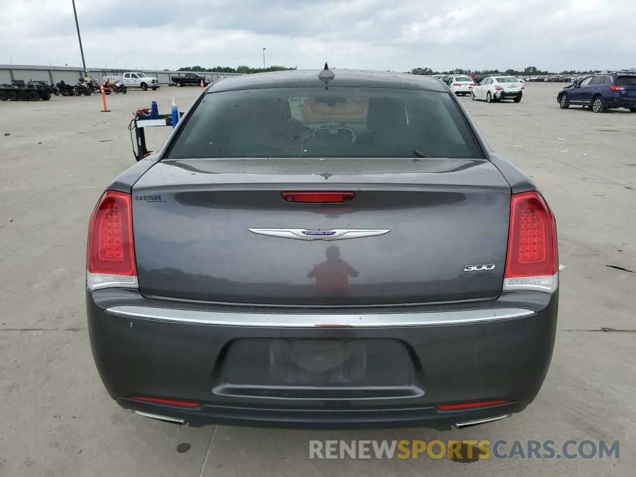 6 Photograph of a damaged car 2C3CCAEG3KH585899 CHRYSLER 300 2019