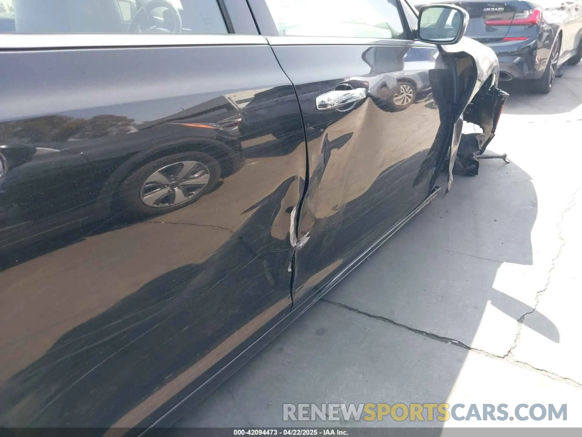 18 Photograph of a damaged car 2C3CCAEG3KH697988 CHRYSLER 300 2019