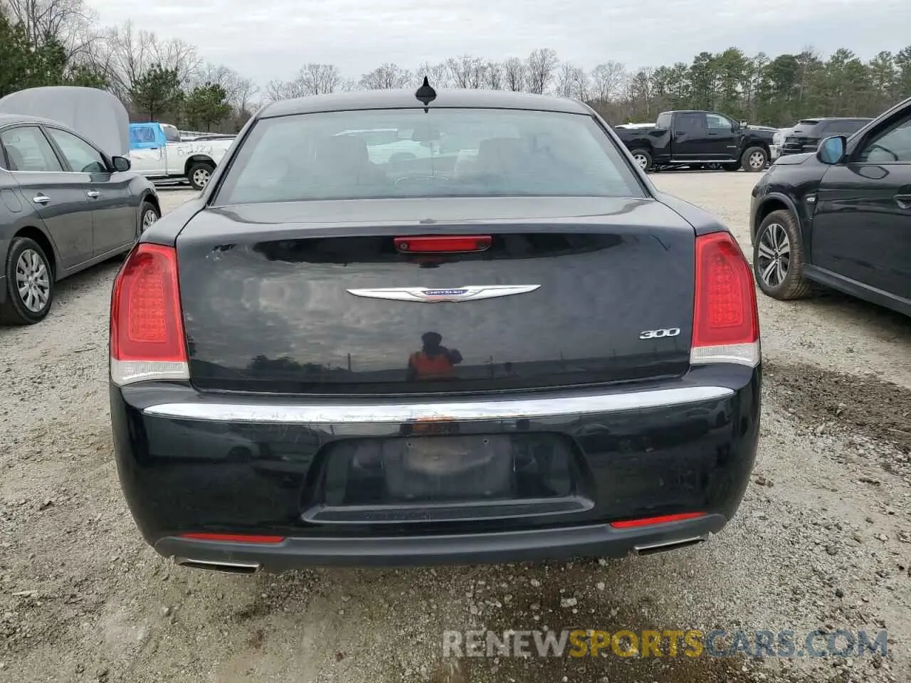 6 Photograph of a damaged car 2C3CCAEG5KH682649 CHRYSLER 300 2019