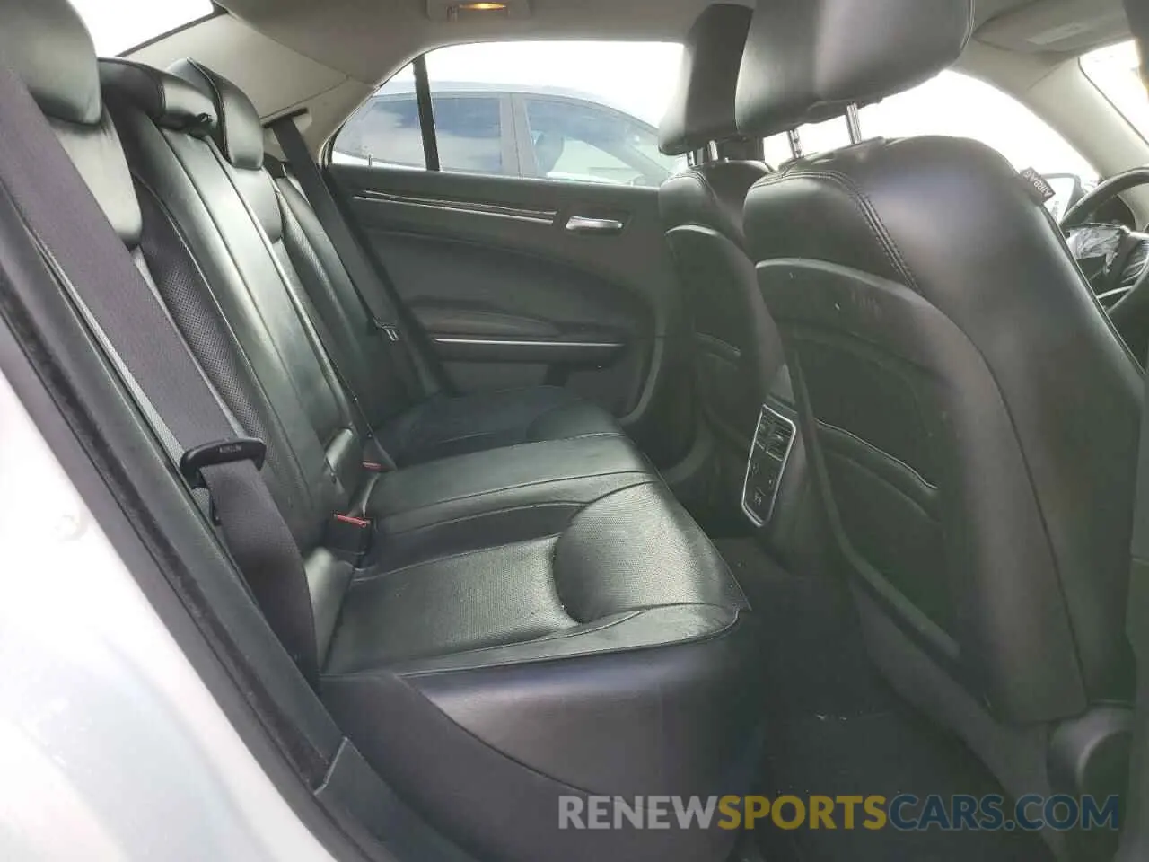 10 Photograph of a damaged car 2C3CCAEG5KH698138 CHRYSLER 300 2019
