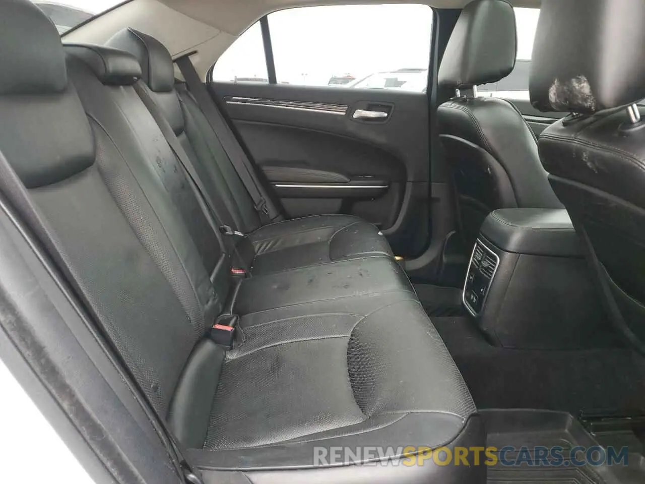 10 Photograph of a damaged car 2C3CCAEG6KH609791 CHRYSLER 300 2019