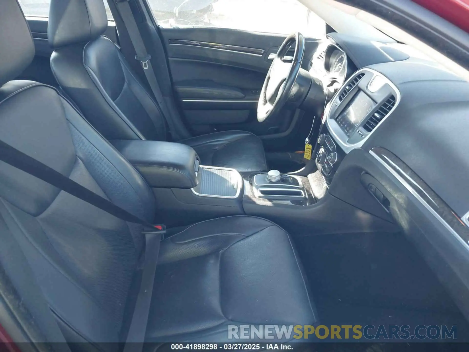 5 Photograph of a damaged car 2C3CCAEG7KH534180 CHRYSLER 300 2019