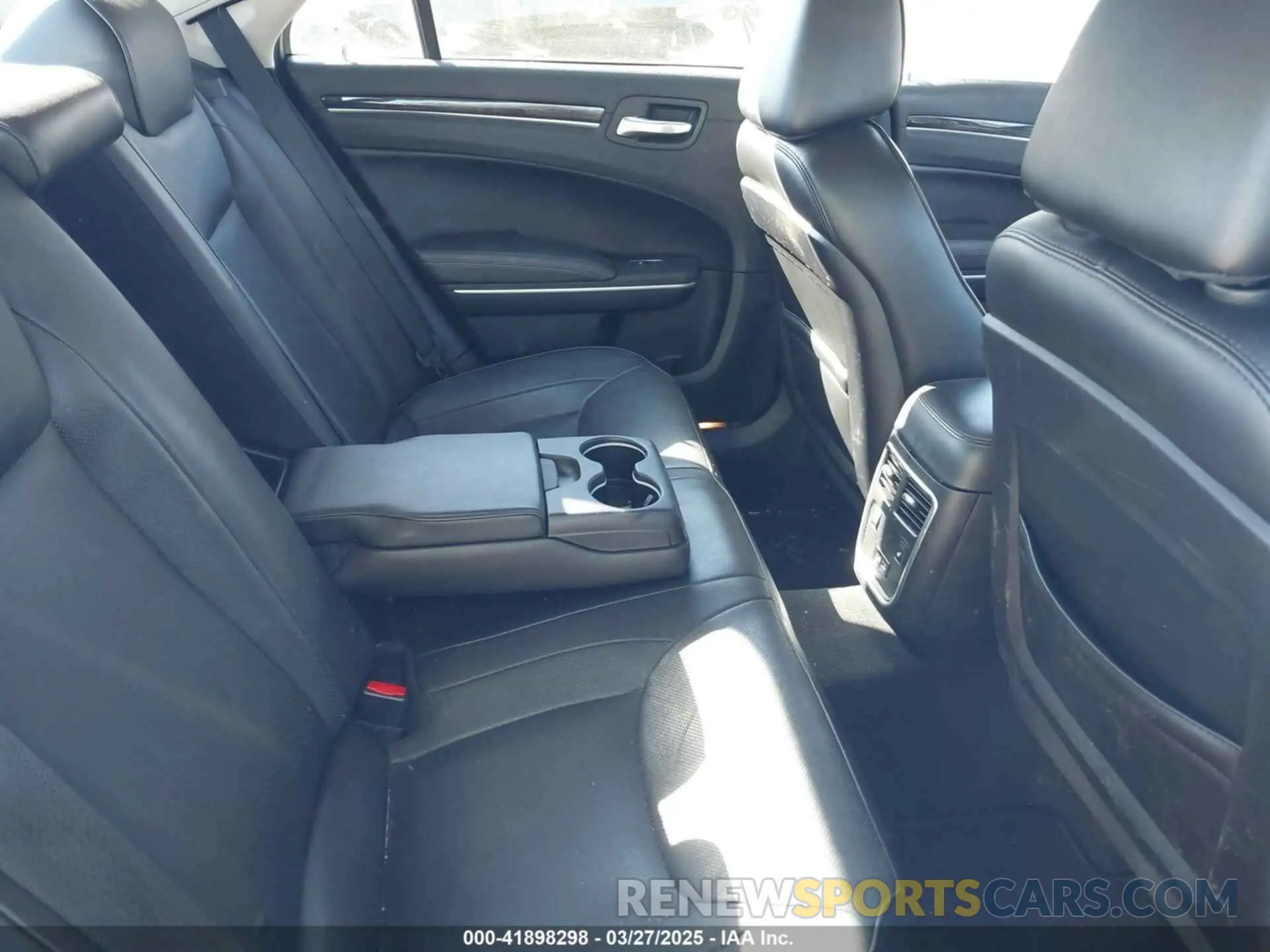8 Photograph of a damaged car 2C3CCAEG7KH534180 CHRYSLER 300 2019