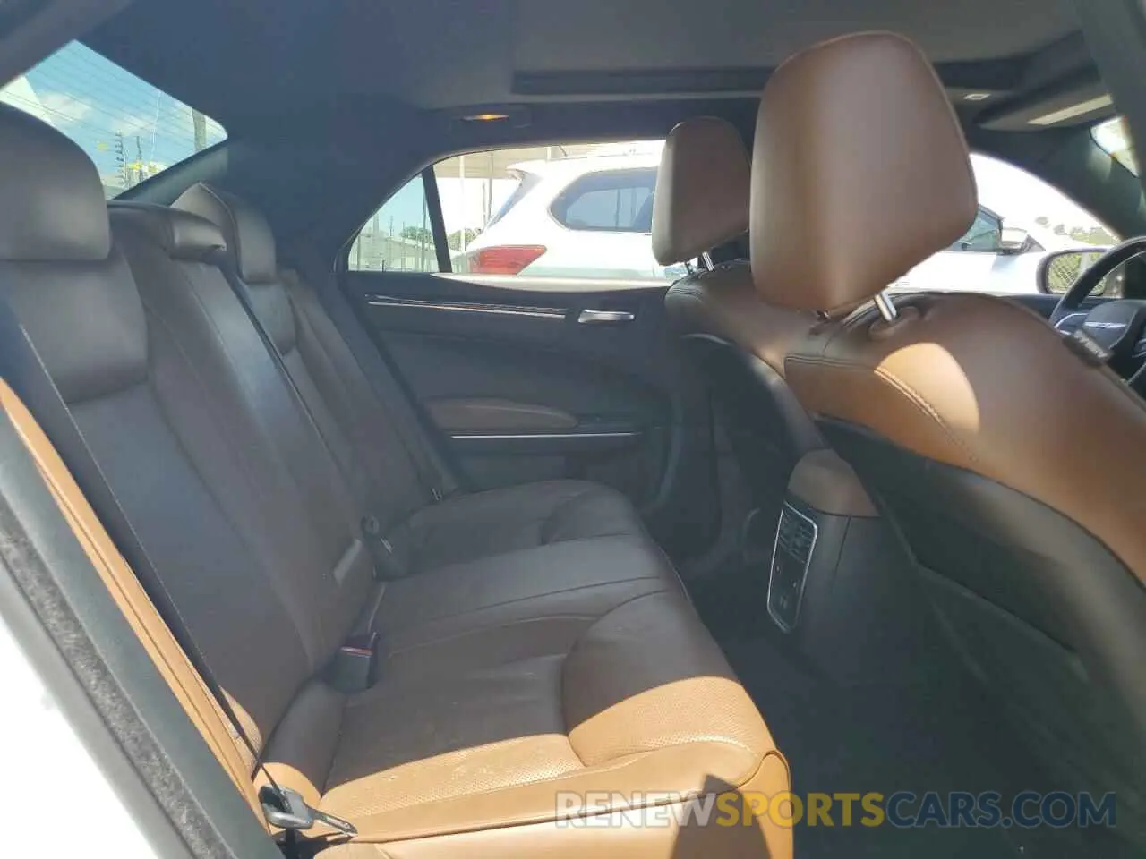 10 Photograph of a damaged car 2C3CCAEG7KH573285 CHRYSLER 300 2019