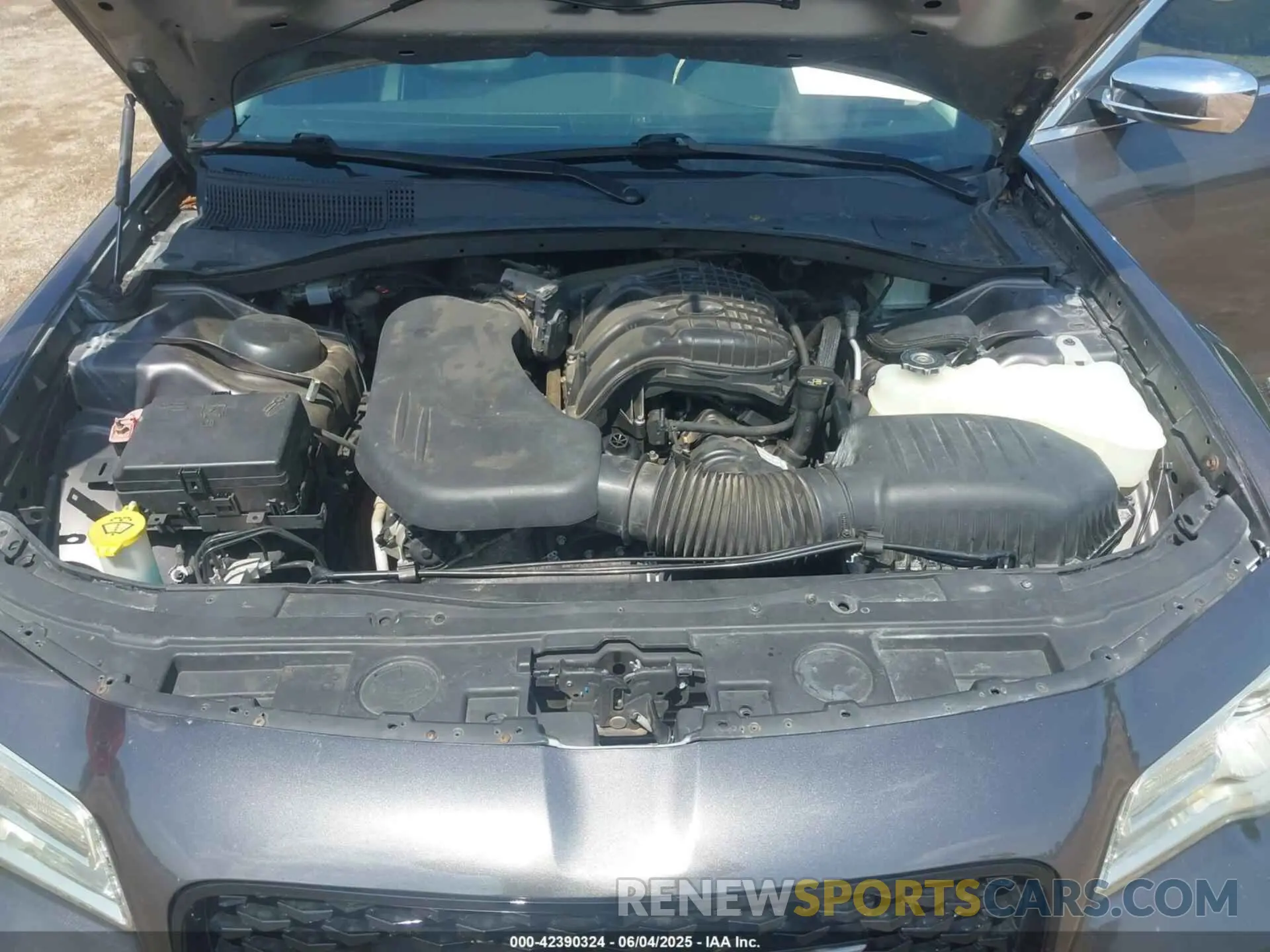 10 Photograph of a damaged car 2C3CCAEG8KH534284 CHRYSLER 300 2019