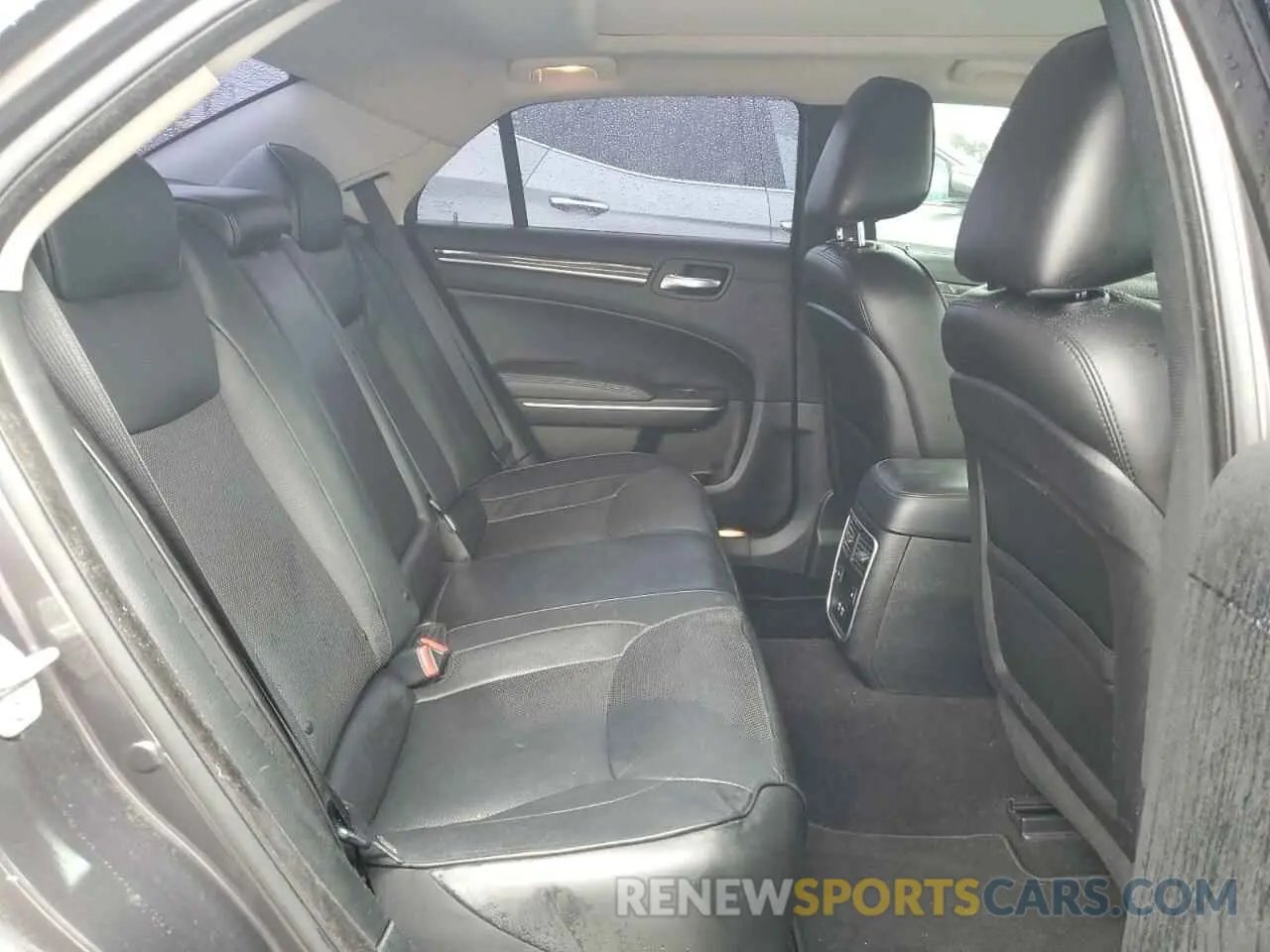 10 Photograph of a damaged car 2C3CCAEG8KH577605 CHRYSLER 300 2019