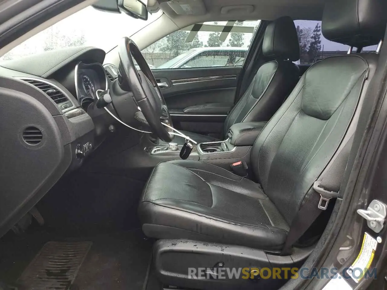 7 Photograph of a damaged car 2C3CCAEG8KH577605 CHRYSLER 300 2019