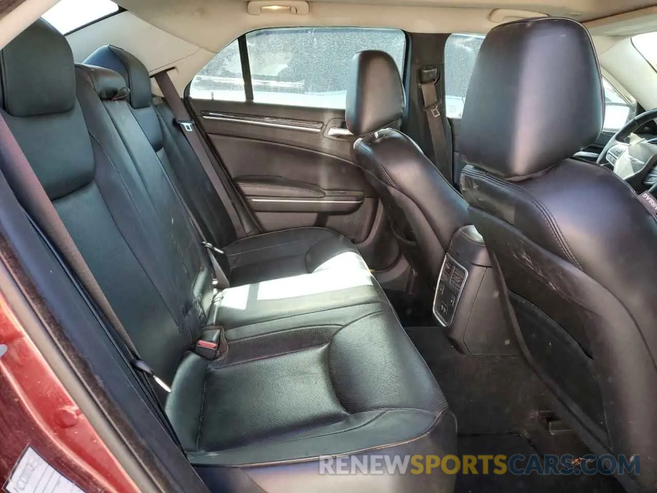 10 Photograph of a damaged car 2C3CCAEG8KH616984 CHRYSLER 300 2019