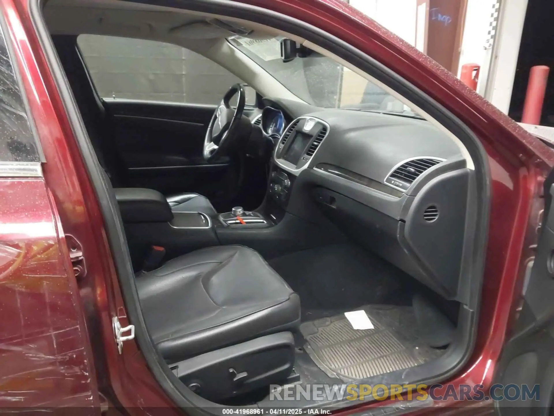 5 Photograph of a damaged car 2C3CCAEG8KH722545 CHRYSLER 300 2019