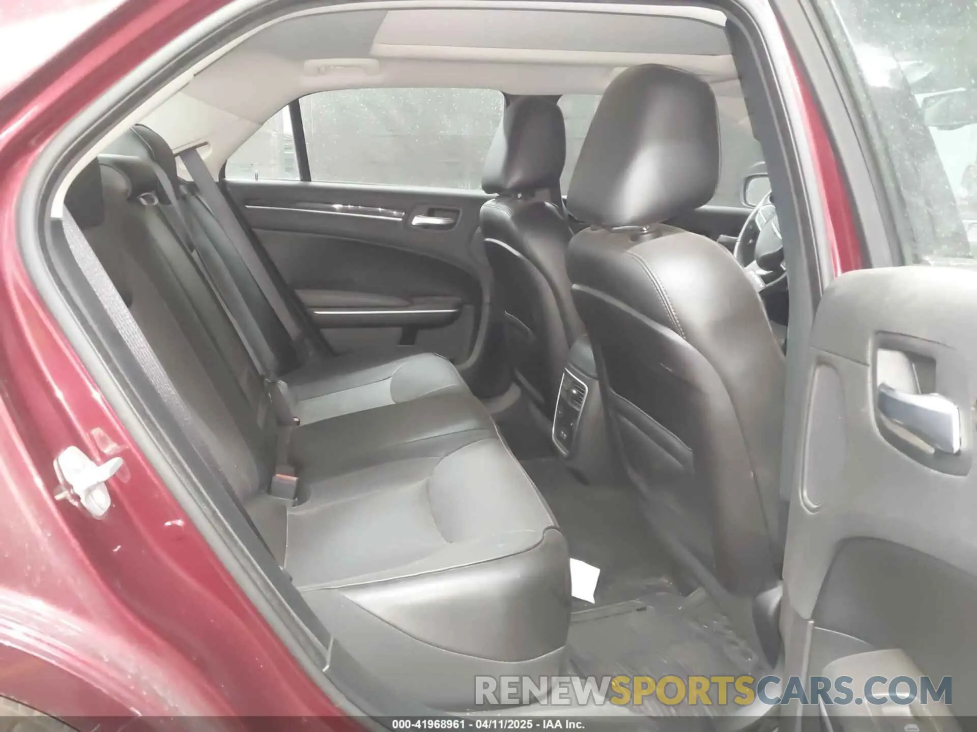 8 Photograph of a damaged car 2C3CCAEG8KH722545 CHRYSLER 300 2019