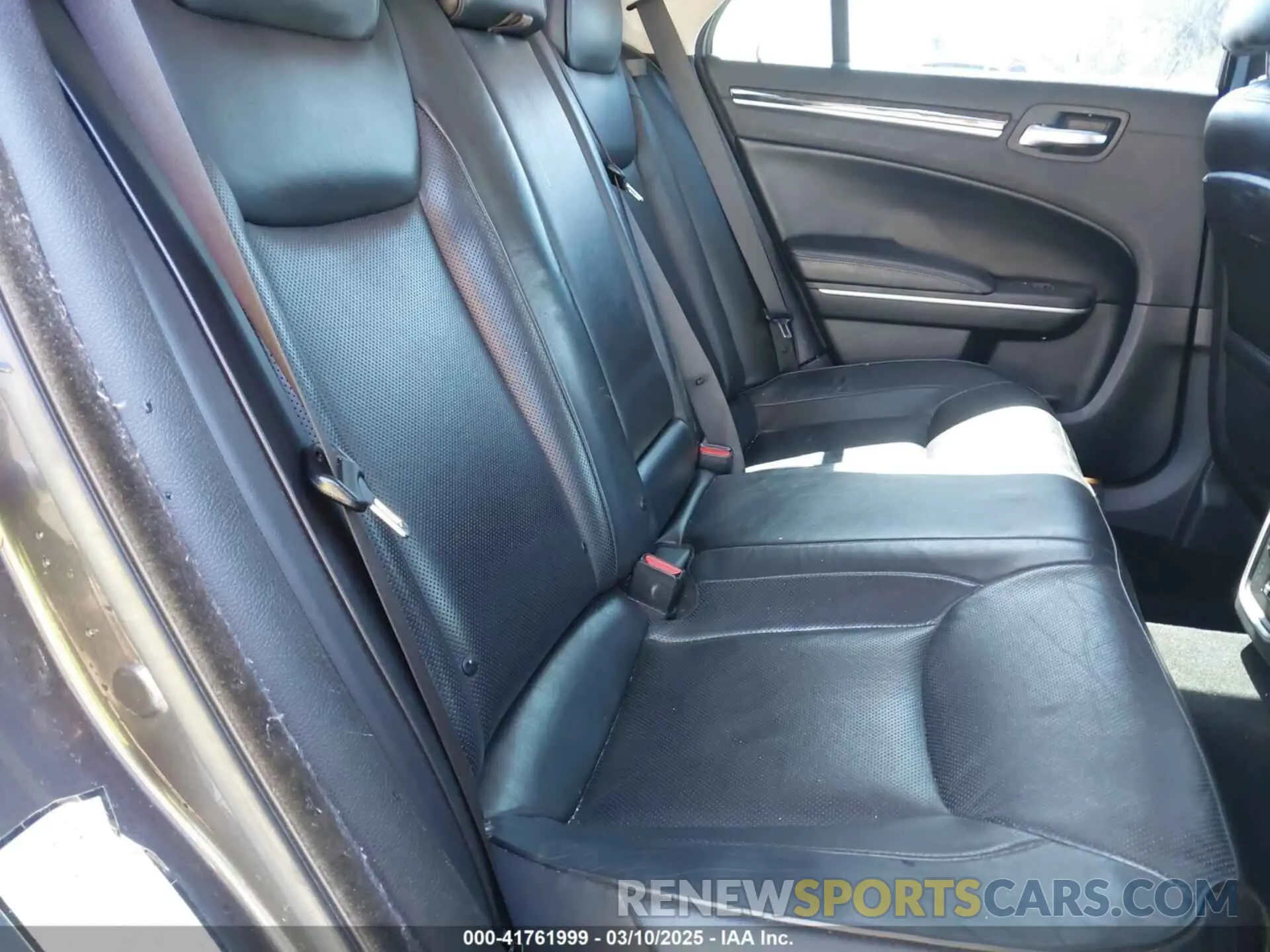 8 Photograph of a damaged car 2C3CCAEG9KH585695 CHRYSLER 300 2019