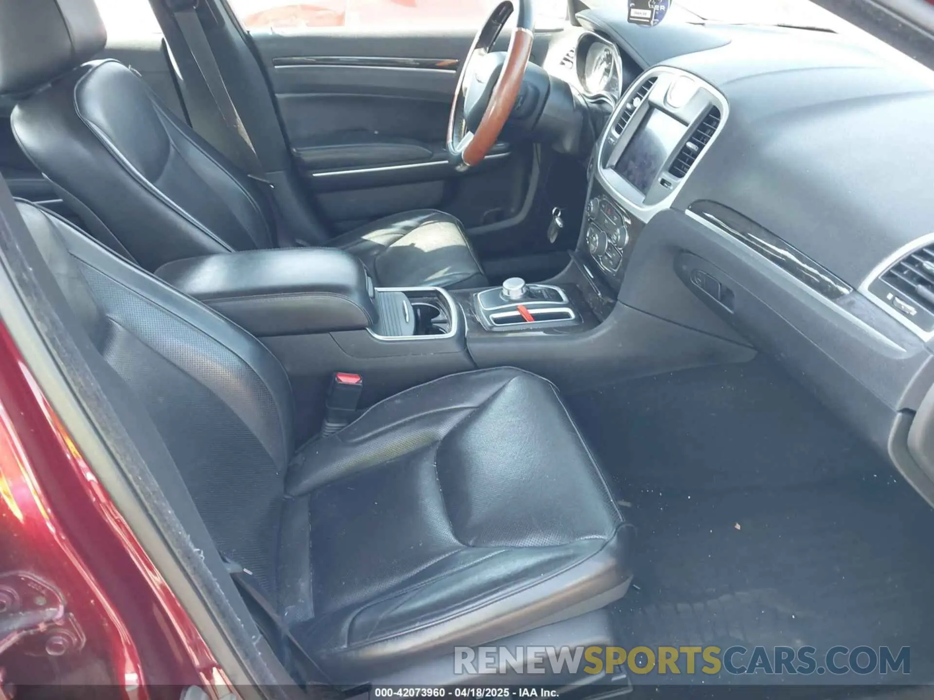 5 Photograph of a damaged car 2C3CCAEG9KH631199 CHRYSLER 300 2019