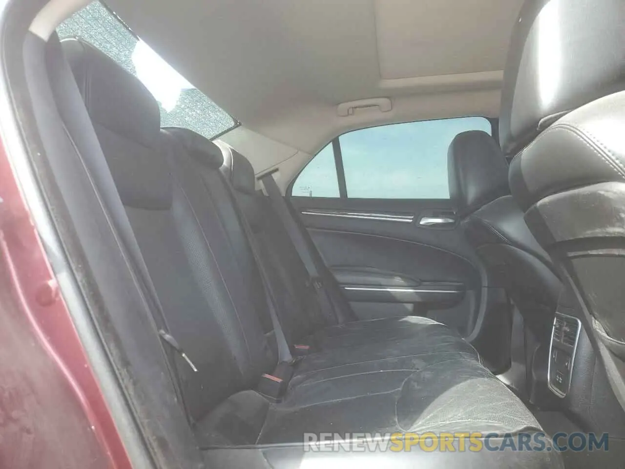 10 Photograph of a damaged car 2C3CCAEG9KH631316 CHRYSLER 300 2019