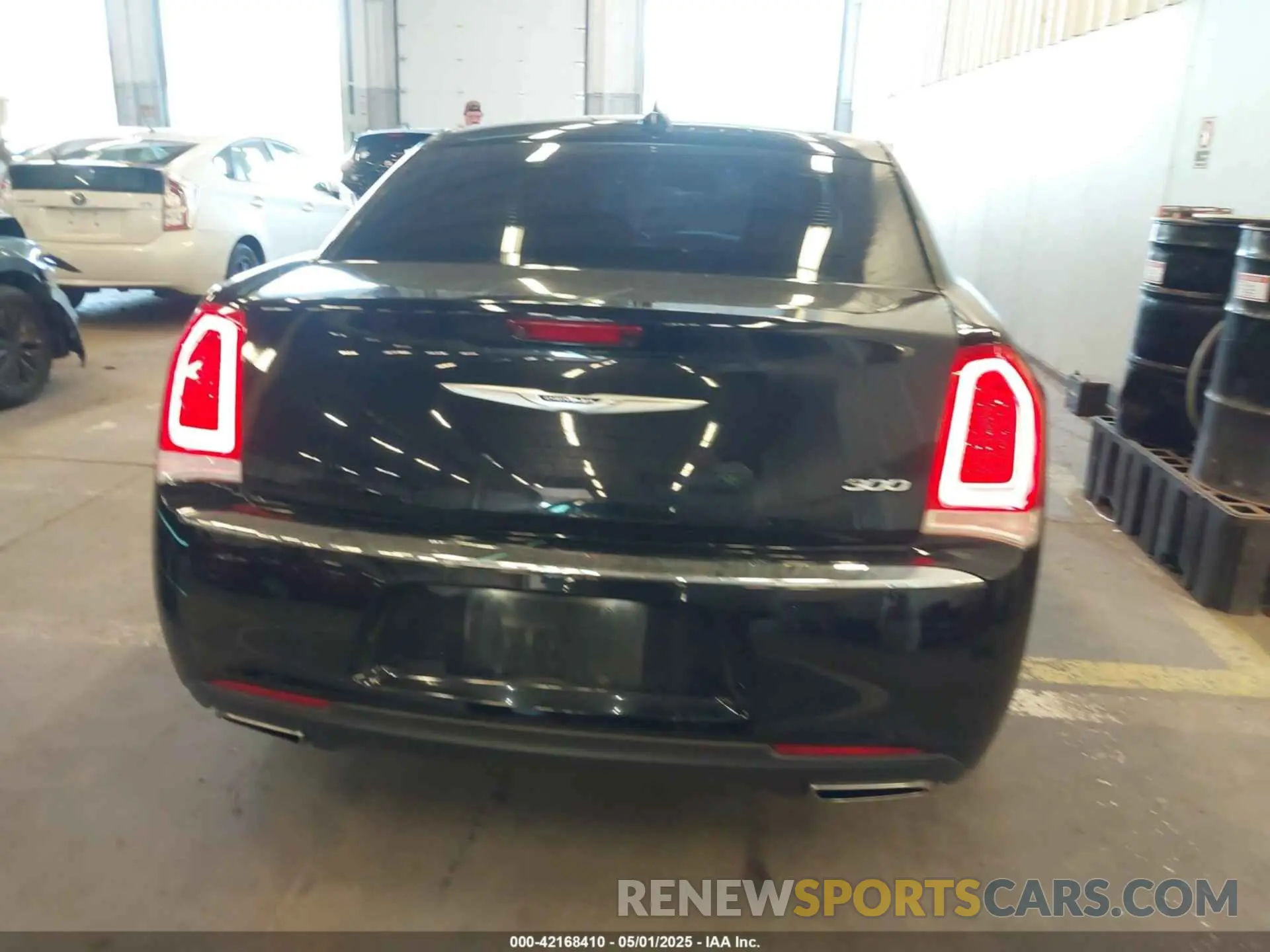 16 Photograph of a damaged car 2C3CCAEG9KH693508 CHRYSLER 300 2019