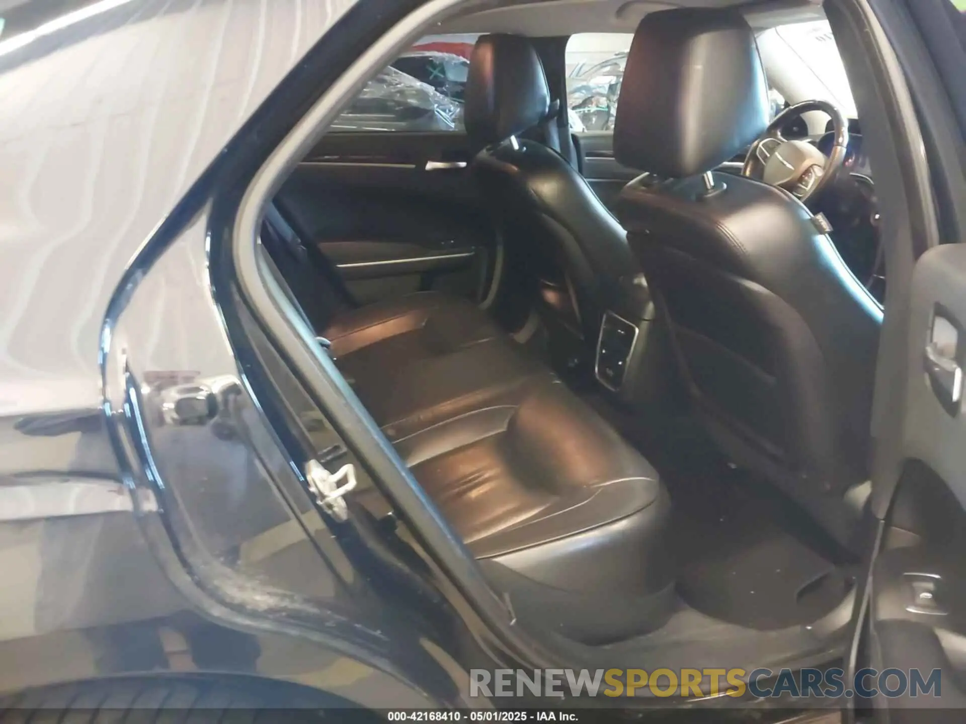 8 Photograph of a damaged car 2C3CCAEG9KH693508 CHRYSLER 300 2019