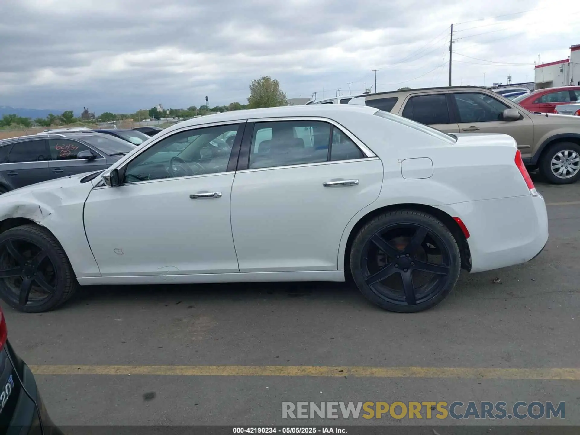 14 Photograph of a damaged car 2C3CCAEG9KH698188 CHRYSLER 300 2019