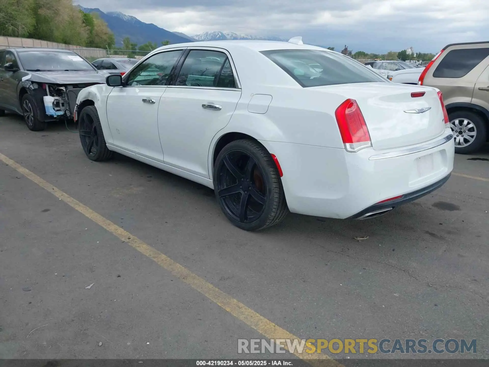 3 Photograph of a damaged car 2C3CCAEG9KH698188 CHRYSLER 300 2019