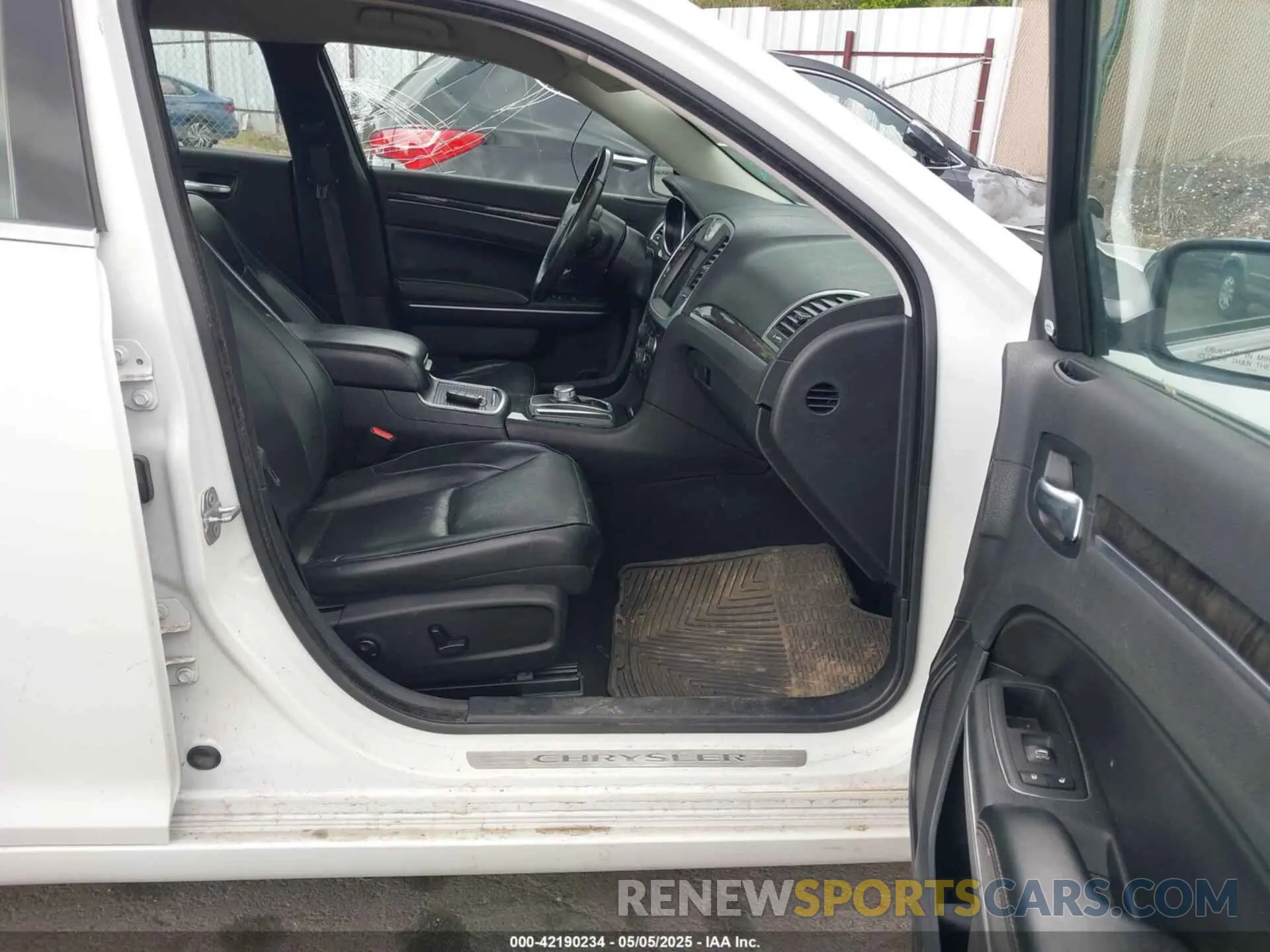 5 Photograph of a damaged car 2C3CCAEG9KH698188 CHRYSLER 300 2019