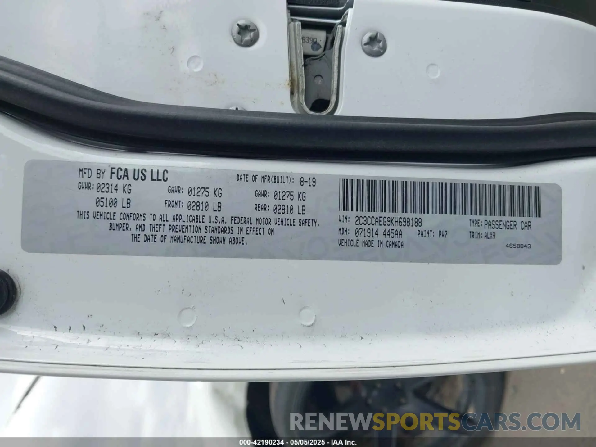 9 Photograph of a damaged car 2C3CCAEG9KH698188 CHRYSLER 300 2019