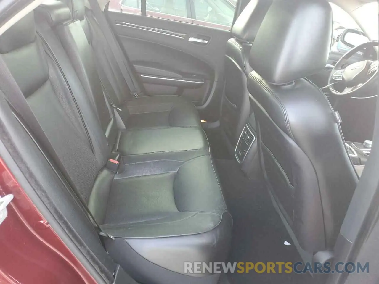 10 Photograph of a damaged car 2C3CCAEGXKH689693 CHRYSLER 300 2019