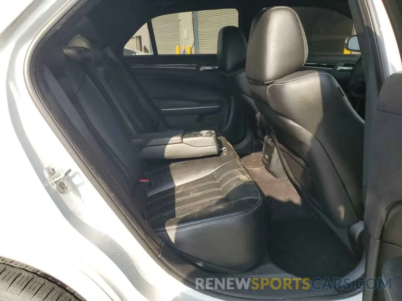 10 Photograph of a damaged car 2C3CCAGG2KH538294 CHRYSLER 300 2019