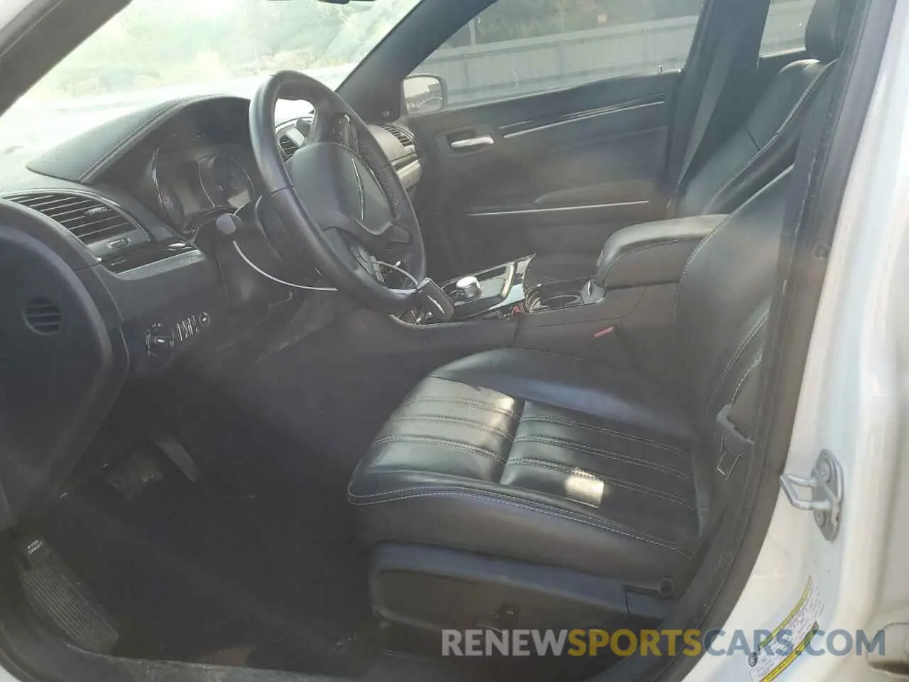 7 Photograph of a damaged car 2C3CCAGG2KH538294 CHRYSLER 300 2019