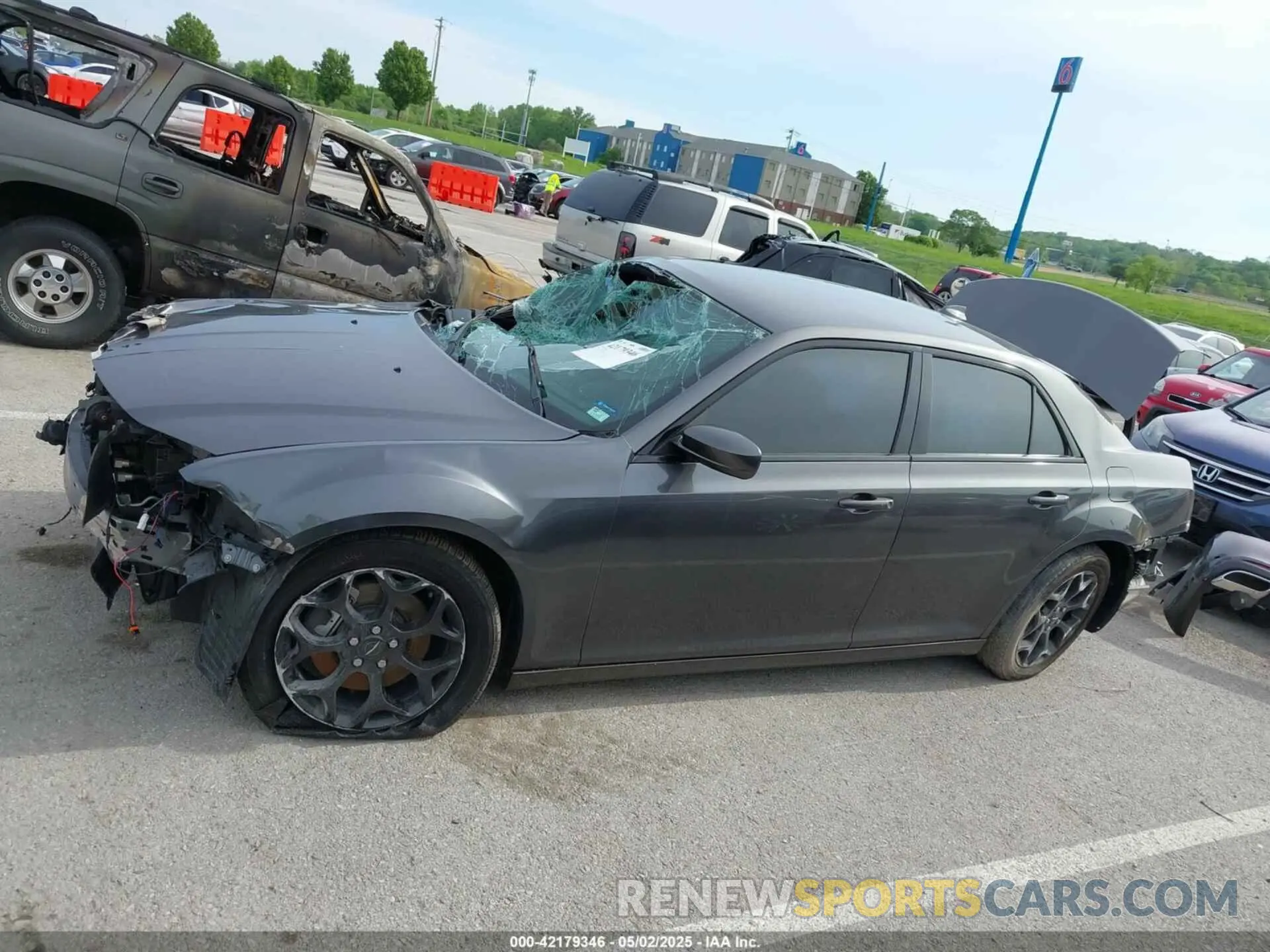 14 Photograph of a damaged car 2C3CCAGG3KH648934 CHRYSLER 300 2019