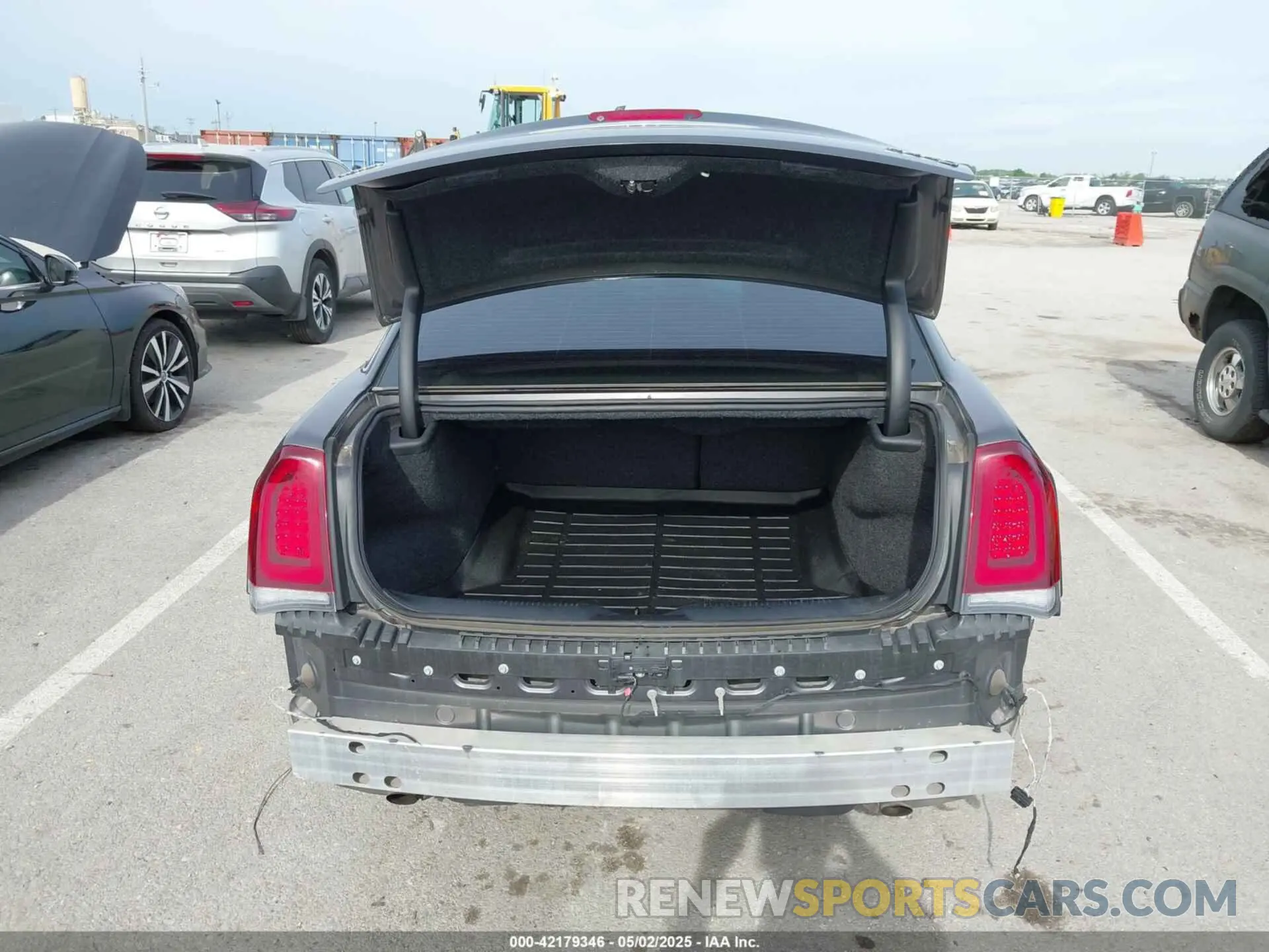 16 Photograph of a damaged car 2C3CCAGG3KH648934 CHRYSLER 300 2019