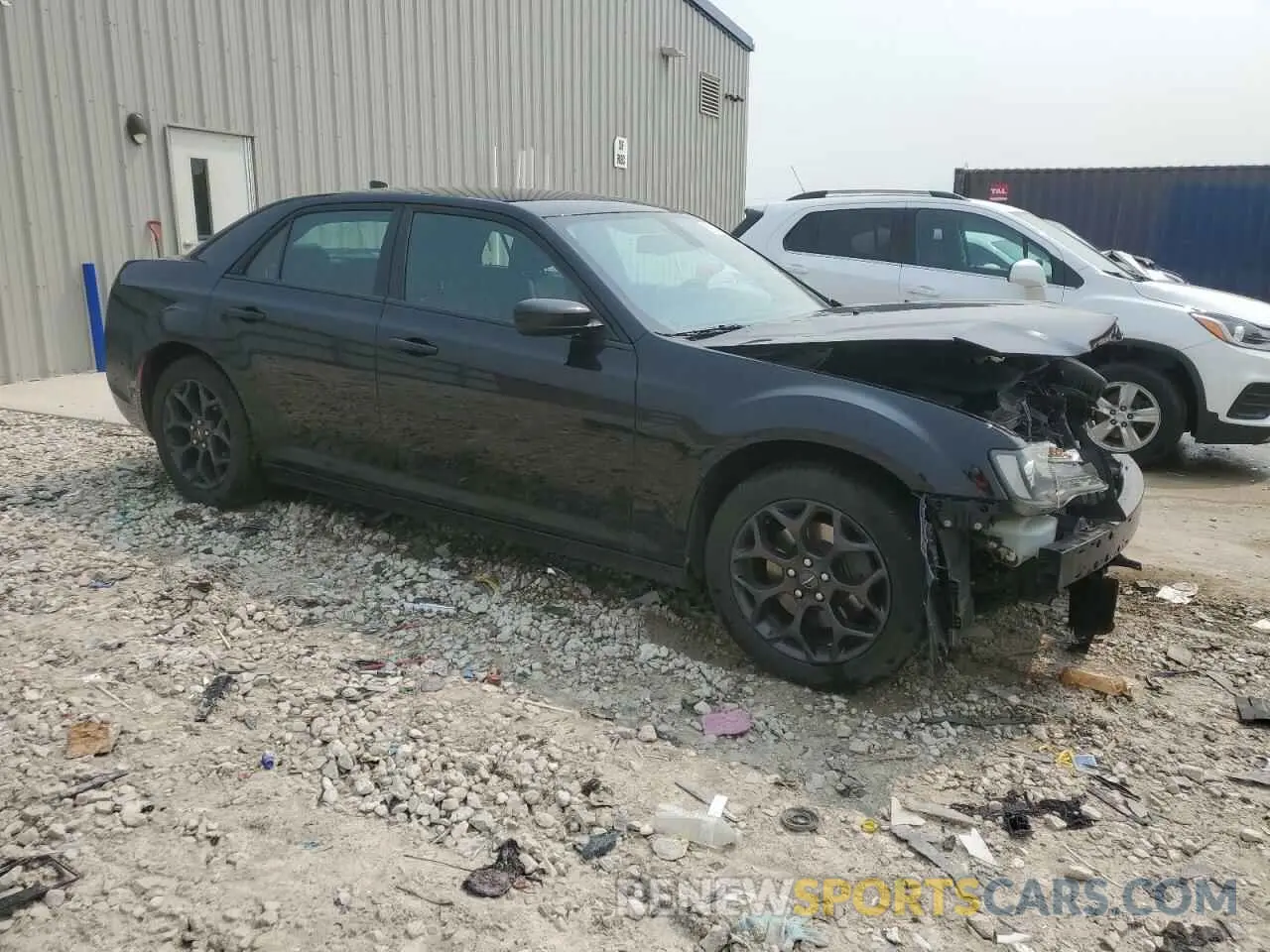 4 Photograph of a damaged car 2C3CCAGG5KH611013 CHRYSLER 300 2019