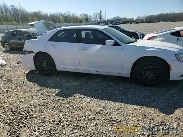 10 Photograph of a damaged car 2C3CCAGG5KH635201 CHRYSLER 300 2019