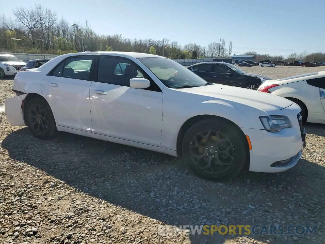 4 Photograph of a damaged car 2C3CCAGG5KH635201 CHRYSLER 300 2019