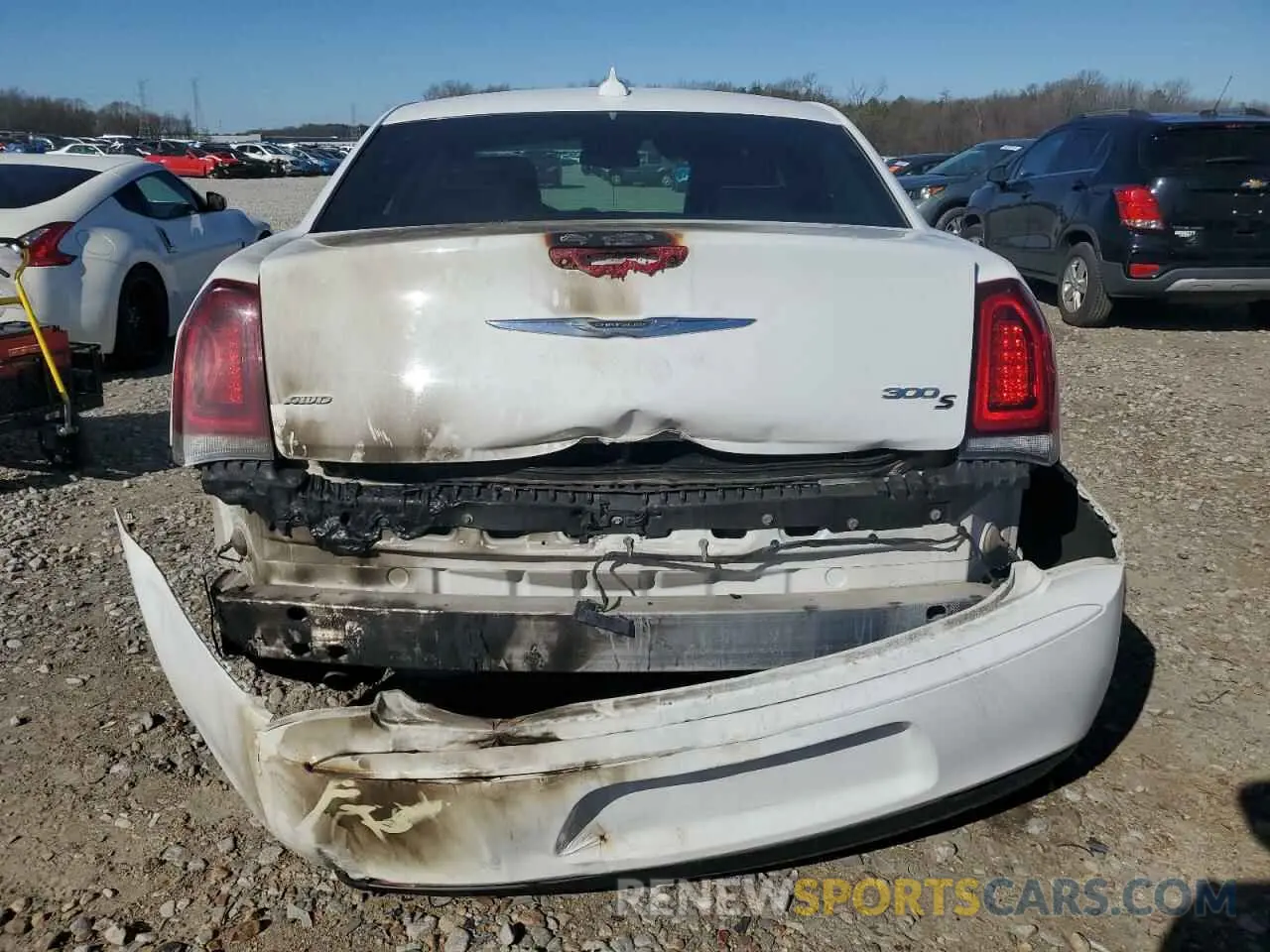 6 Photograph of a damaged car 2C3CCAGG5KH635201 CHRYSLER 300 2019