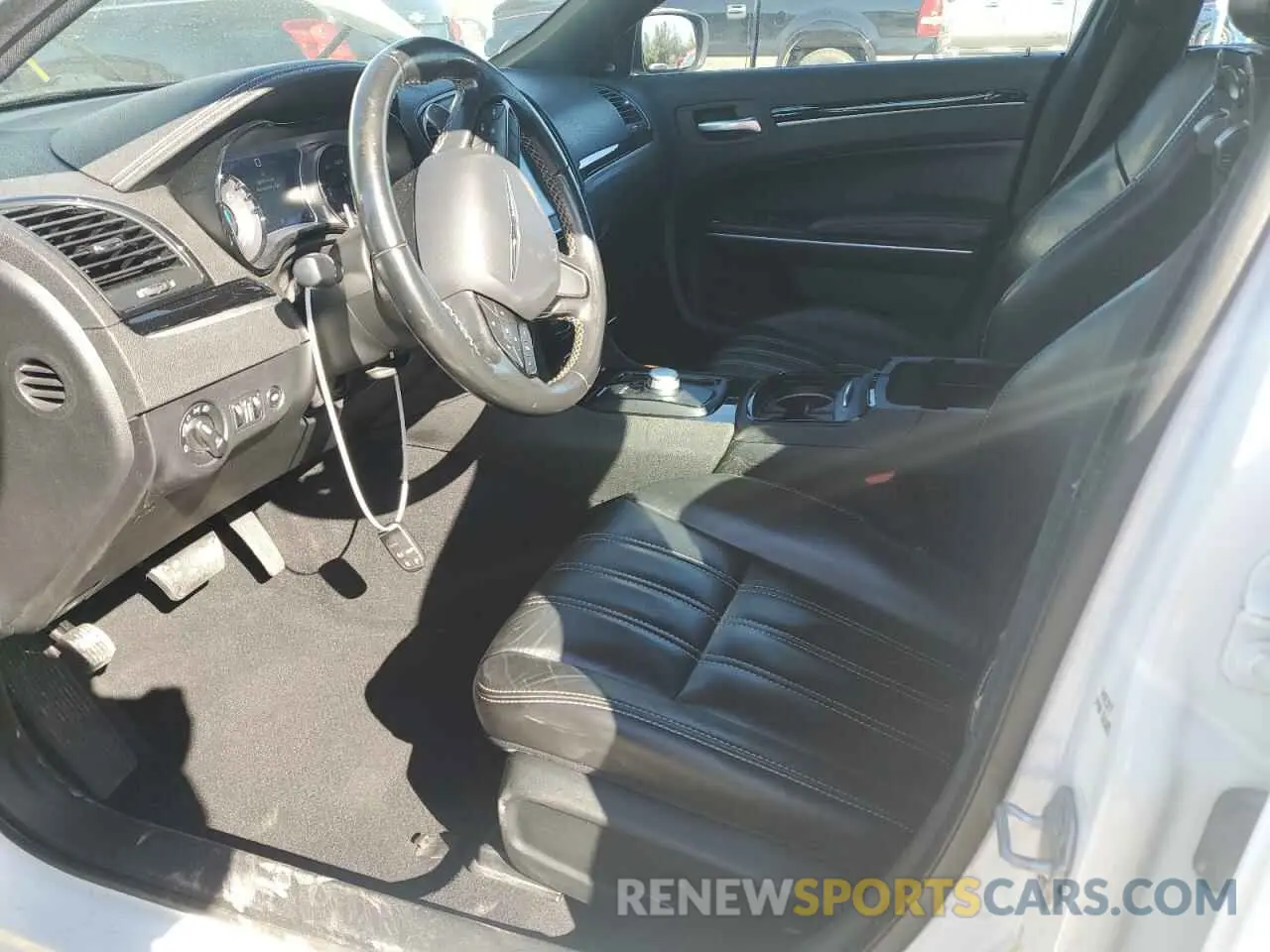 7 Photograph of a damaged car 2C3CCAGG5KH635201 CHRYSLER 300 2019