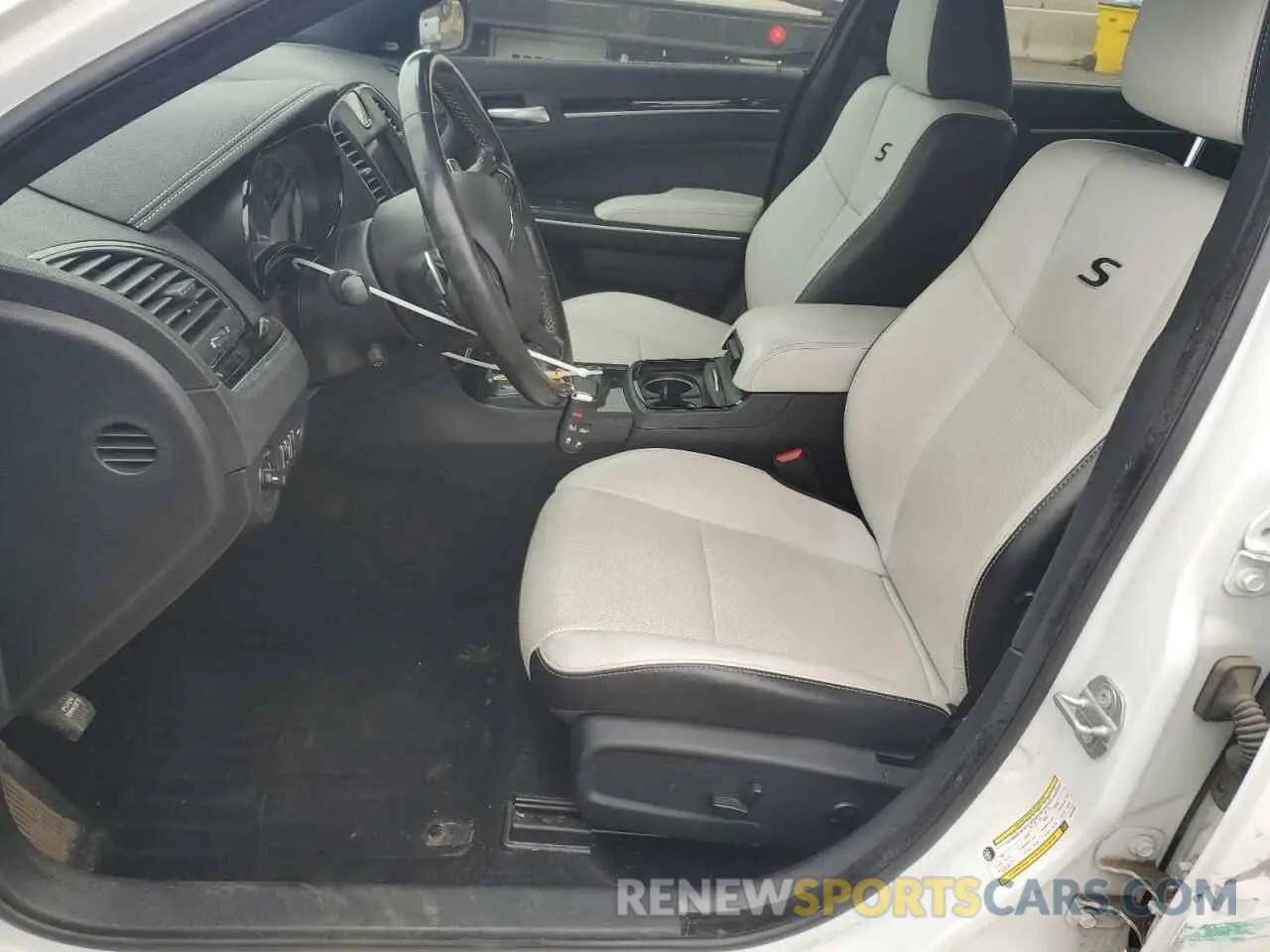 7 Photograph of a damaged car 2C3CCAGG7KH701361 CHRYSLER 300 2019