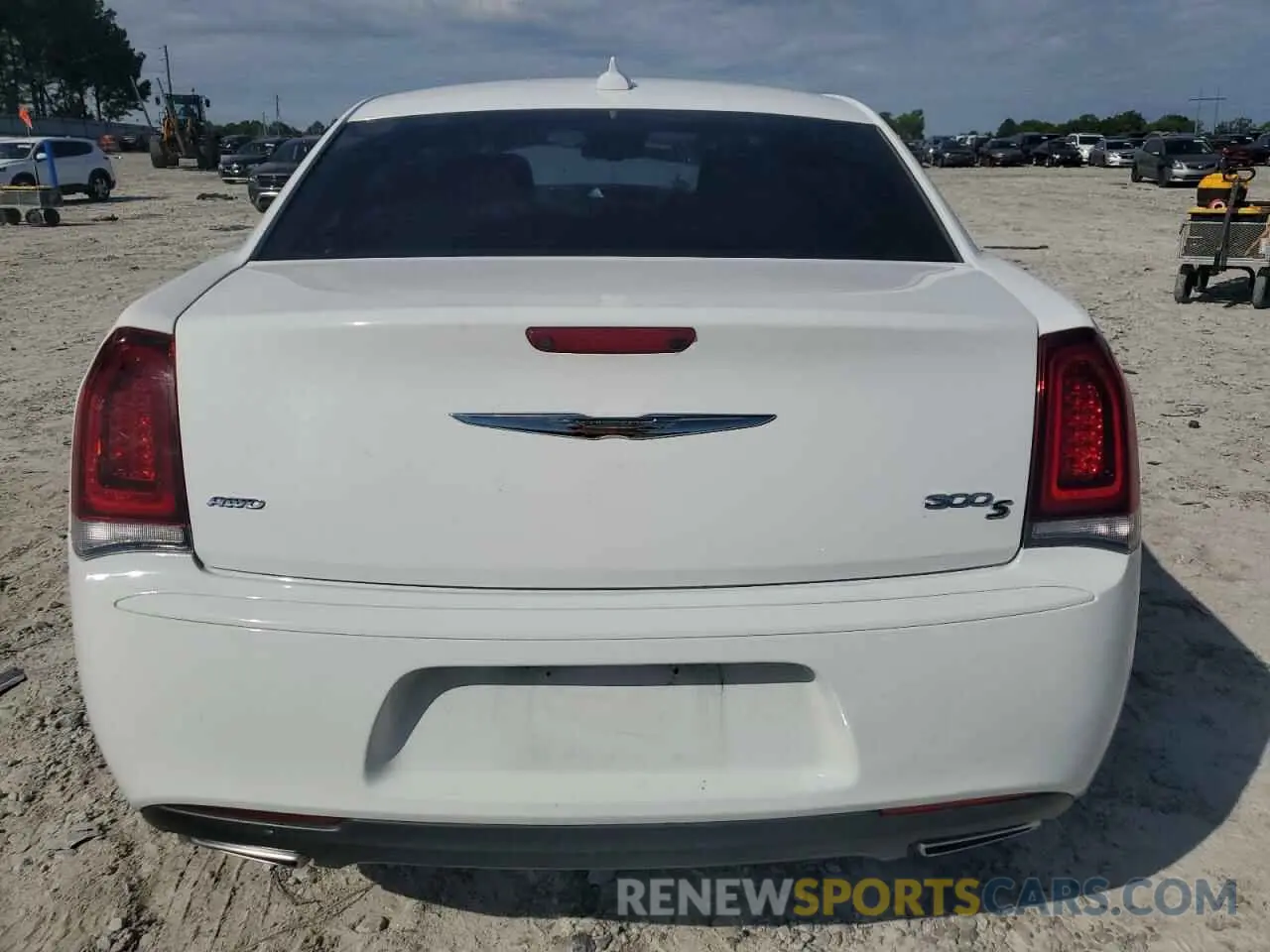 6 Photograph of a damaged car 2C3CCAGG9KH569347 CHRYSLER 300 2019