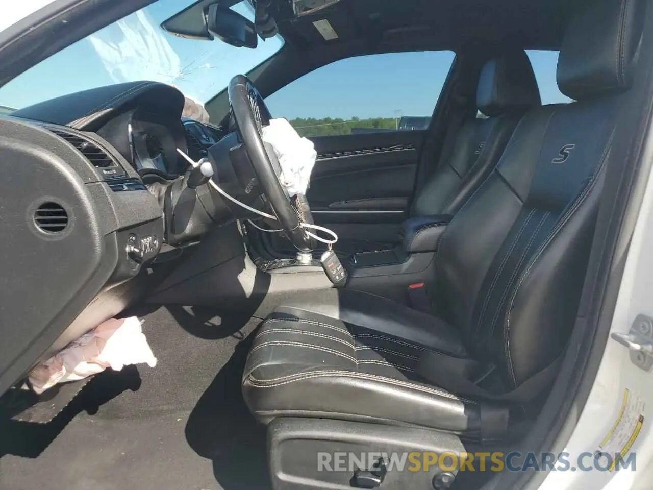 7 Photograph of a damaged car 2C3CCAGG9KH569347 CHRYSLER 300 2019