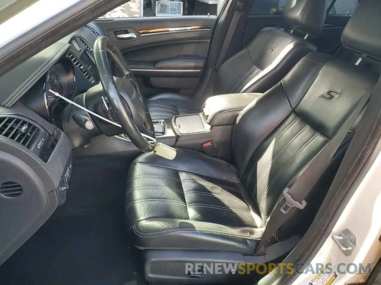 7 Photograph of a damaged car 2C3CCAGGXKH542707 CHRYSLER 300 2019